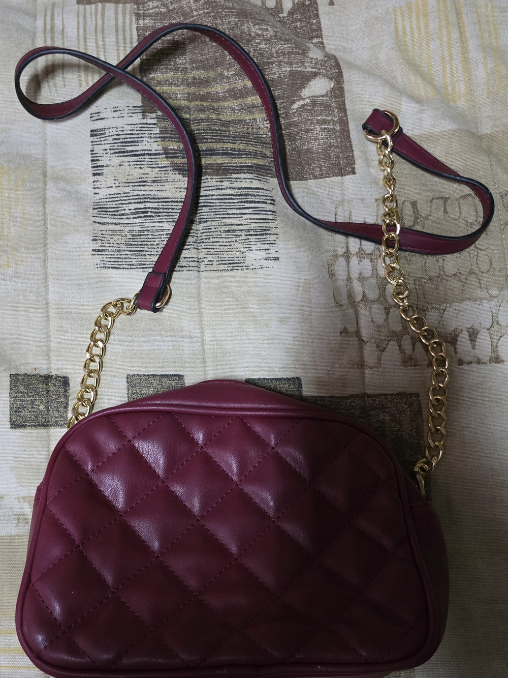 Title: Cosmopolitan Burgundy Quilted Chain Crossbody Bag